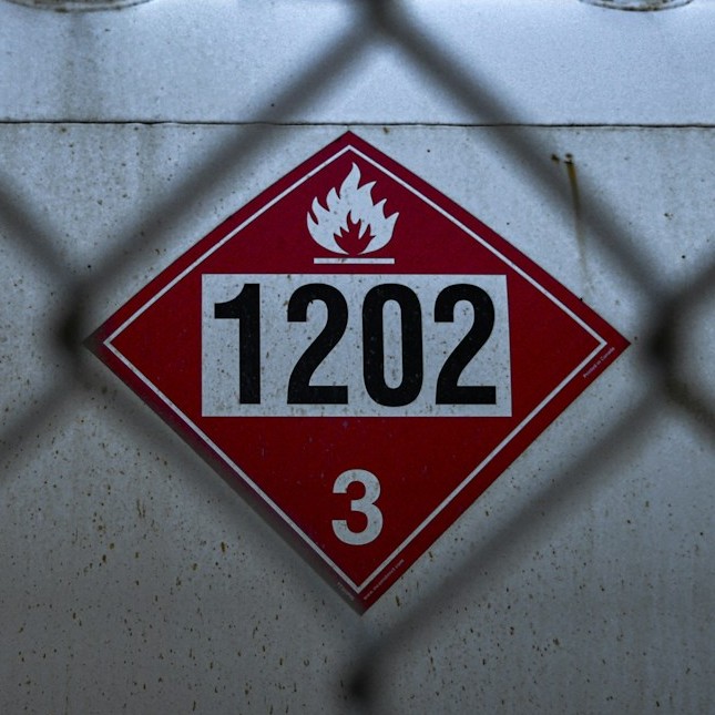 A red fire danger label
